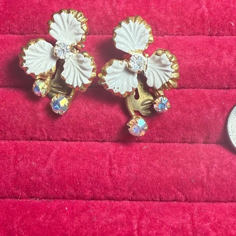Made in Austria Vintage Gold and Cream Floral Earrings‎